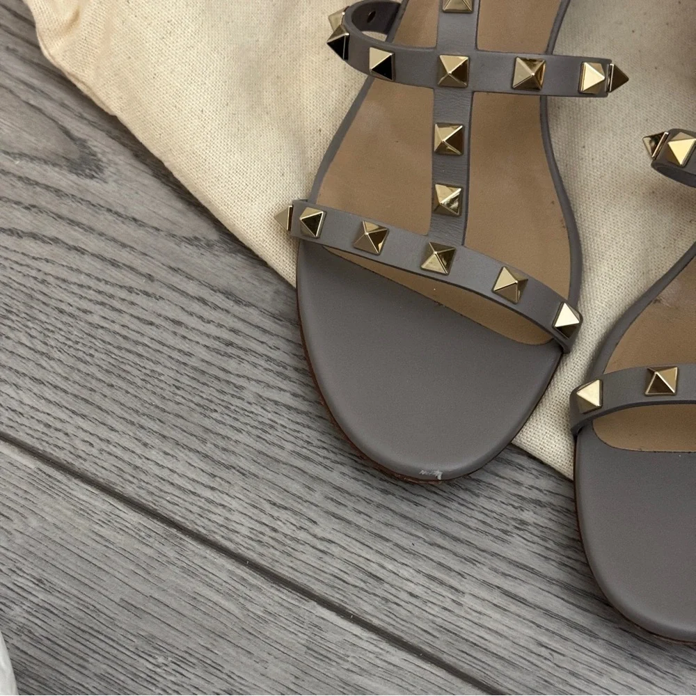 Valentino Garavani Rockstud Open Toe Sandals 55 Grey Worn Once Size 39 - Picture 4 of 5